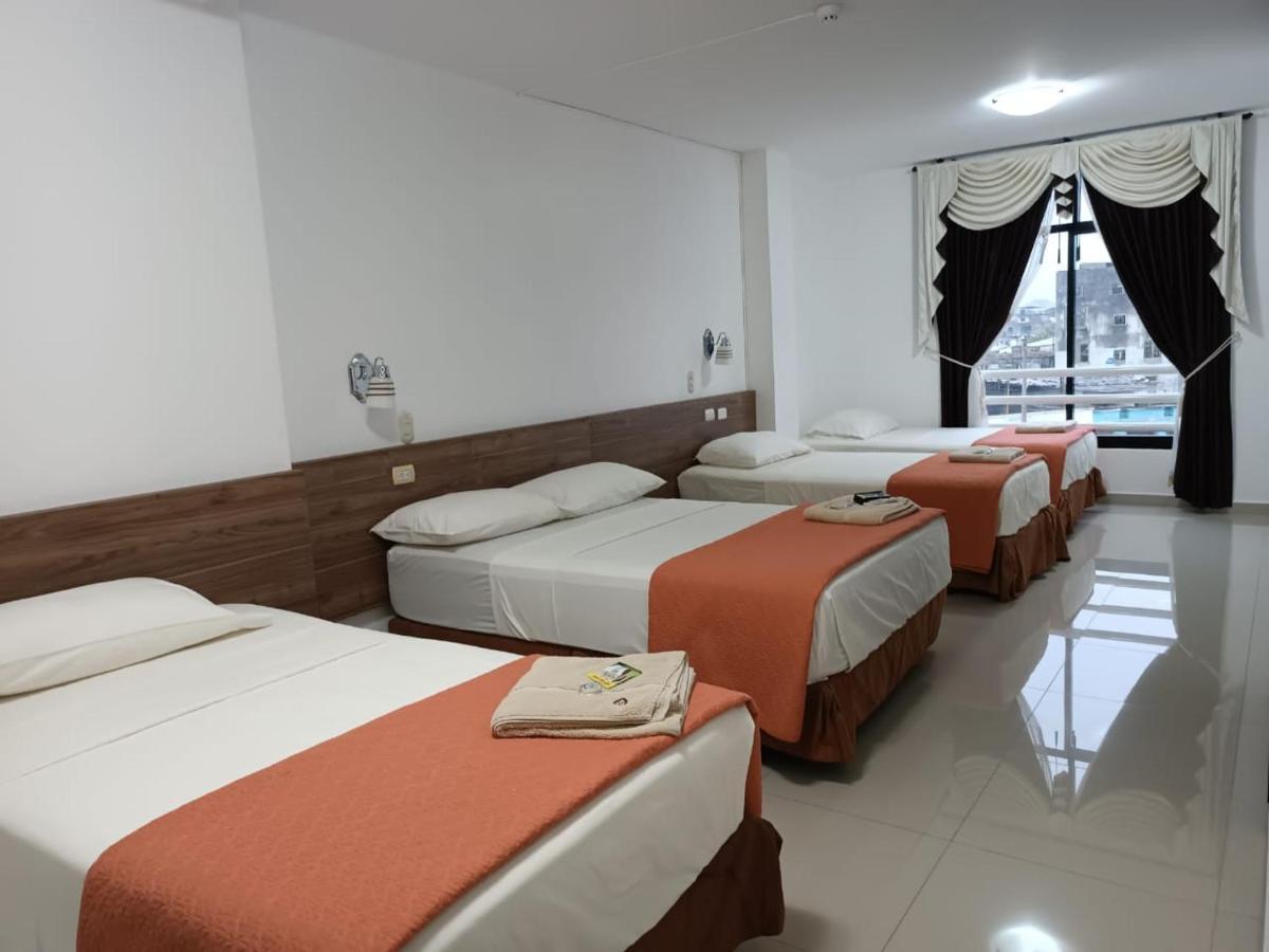 Hotel Quezada Hermanos サント・ドミンゴ・デ・ロス・コロラドス エクステリア 写真