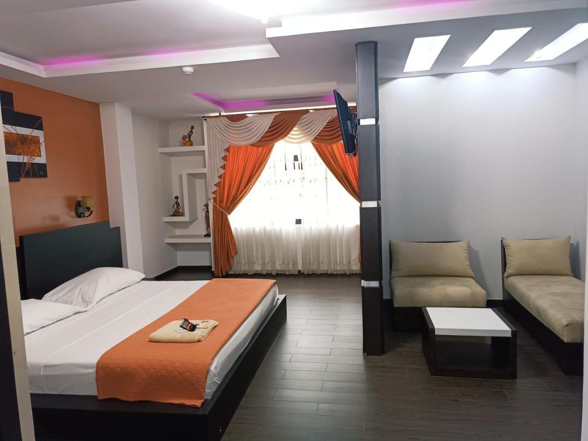 Hotel Quezada Hermanos サント・ドミンゴ・デ・ロス・コロラドス エクステリア 写真