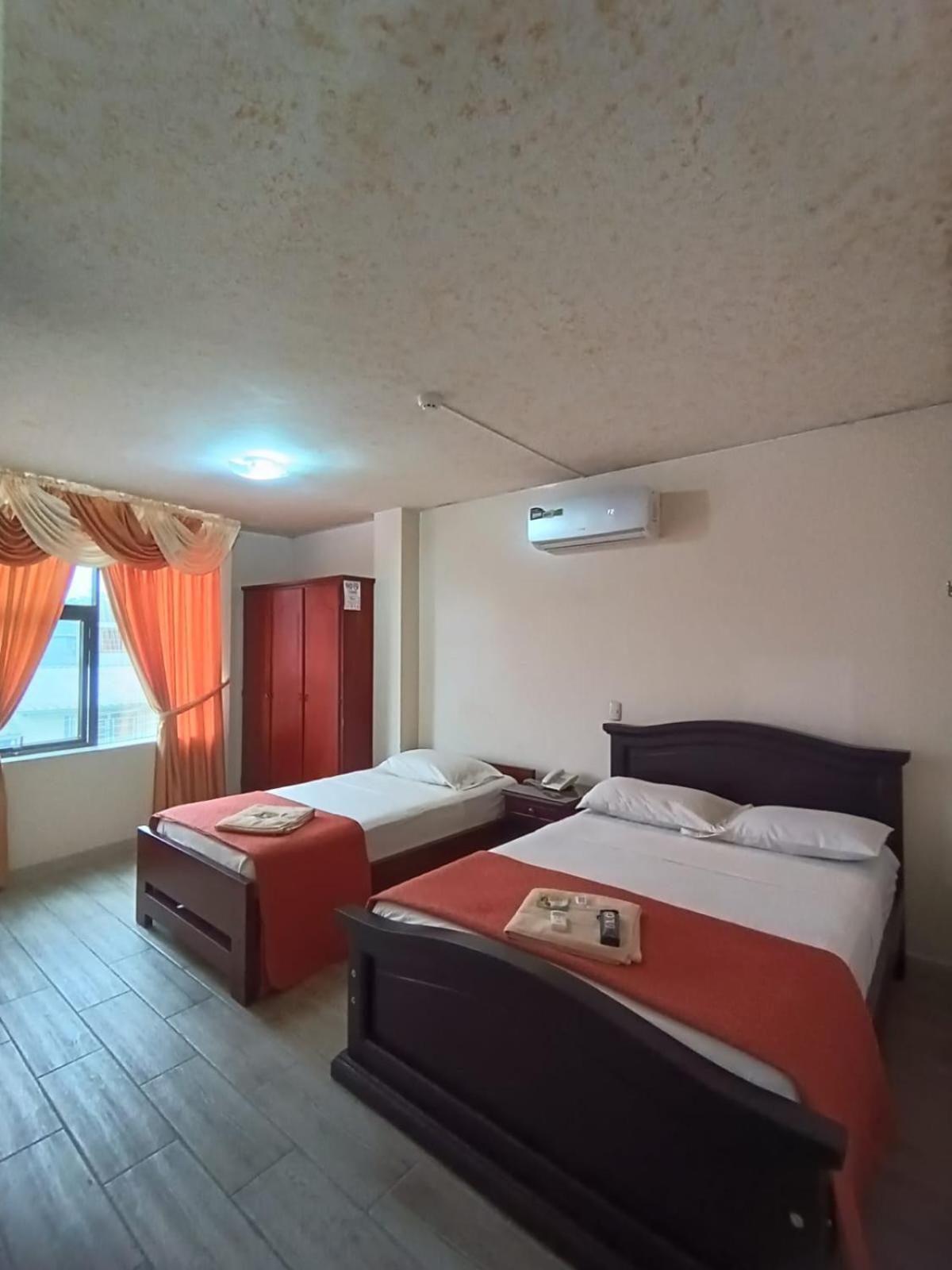 Hotel Quezada Hermanos サント・ドミンゴ・デ・ロス・コロラドス エクステリア 写真